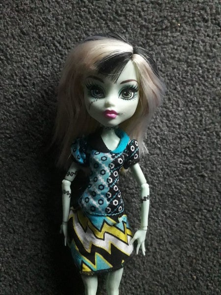 MONSTER HIGH DOLL- FRANKIE Carousel 1