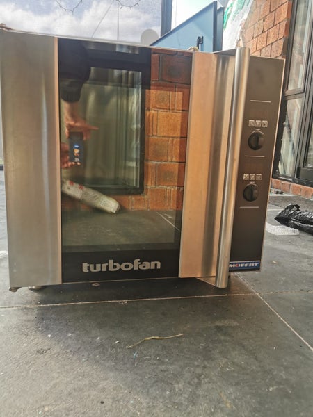 Used Moffat Turbofan E32D4 Convection Oven for Sale Carousel 1