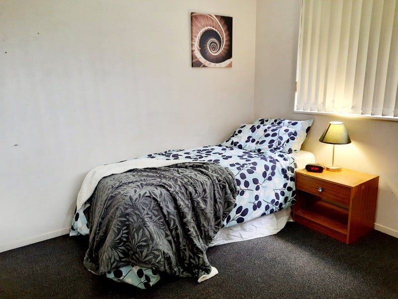 Favona, 6+ bedrooms64460808696321110