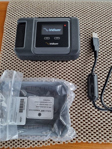Iridium Go satellite receiver64194773716483110