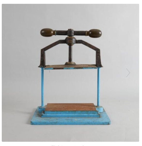 BOOK PRESS Carousel 1