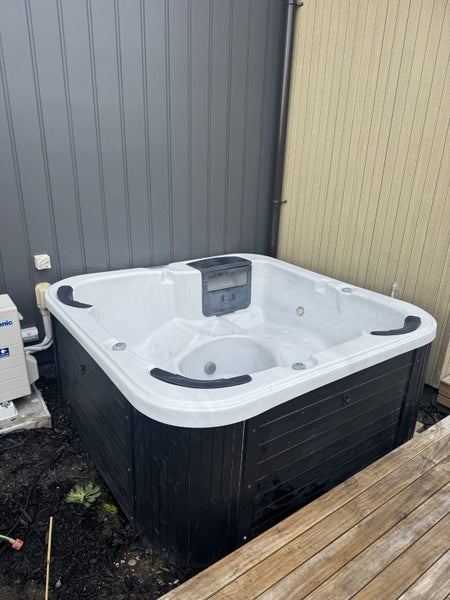 Downsizing so it’s got to go64195016064259110