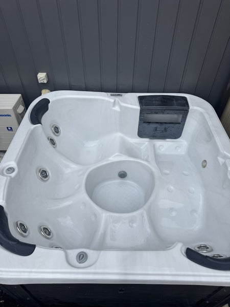 Downsizing so it’s got to go64195016064259112