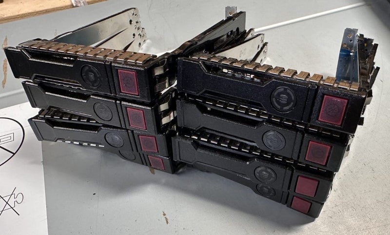 8x HP 2.5" disk Caddies - 651687-001 Carousel 1