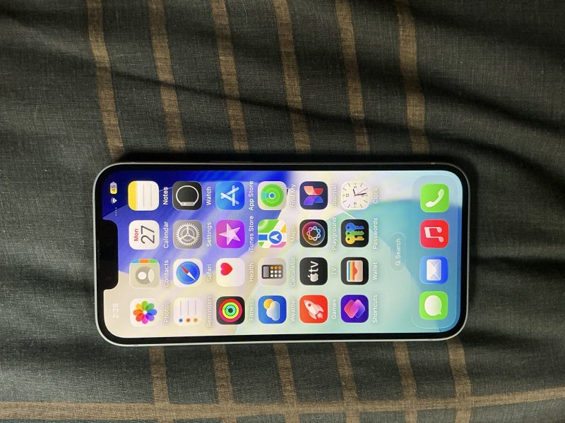 iPhone 16e 128gb in excellent used condition64196096095107110