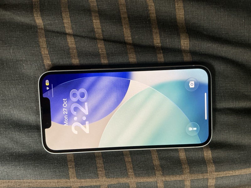 iPhone 16e 128gb in excellent used condition64196096095107112