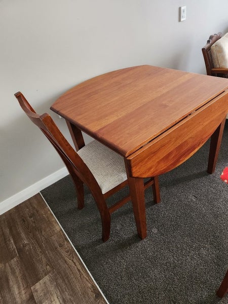 Dining room table with 2 chairs64196313932289112