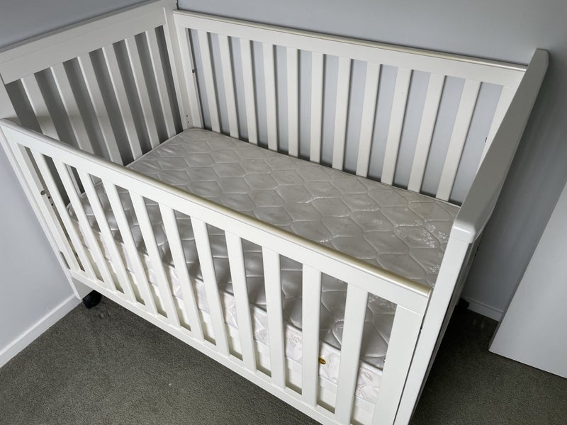 Cot with large drawer, mattress with protector64431704683393110