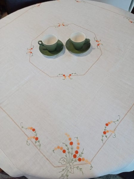 Lovely floral embroidered linen tablecloth Carousel 3