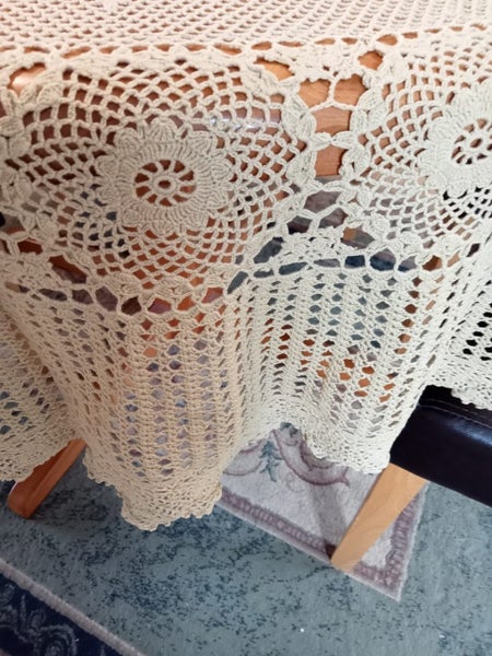 Lovely large green crochet tablecloth 170 cm across Carousel 2