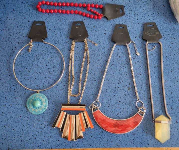 Bulk dress jewellery, all 17 necklaces Carousel 3