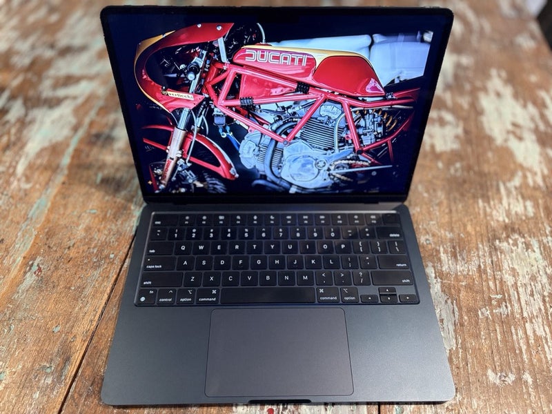 Apple MacBook Air M2 14" - Max Spec - Mint Condition64197988808195110