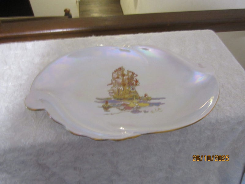 Crown Devon Lustre Dish. Galleon Carousel 1