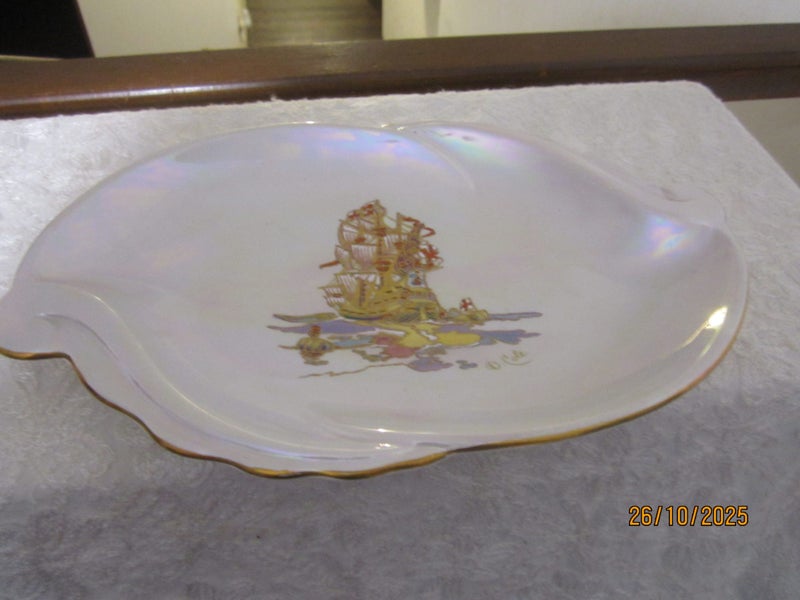 Crown Devon Lustre Dish. Galleon Carousel 2