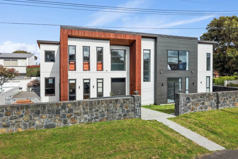 AS NEW HOME WALK TO THE PARK!64204555963651111
