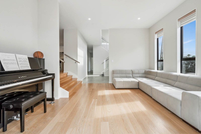 AS NEW HOME WALK TO THE PARK!64204555963651114