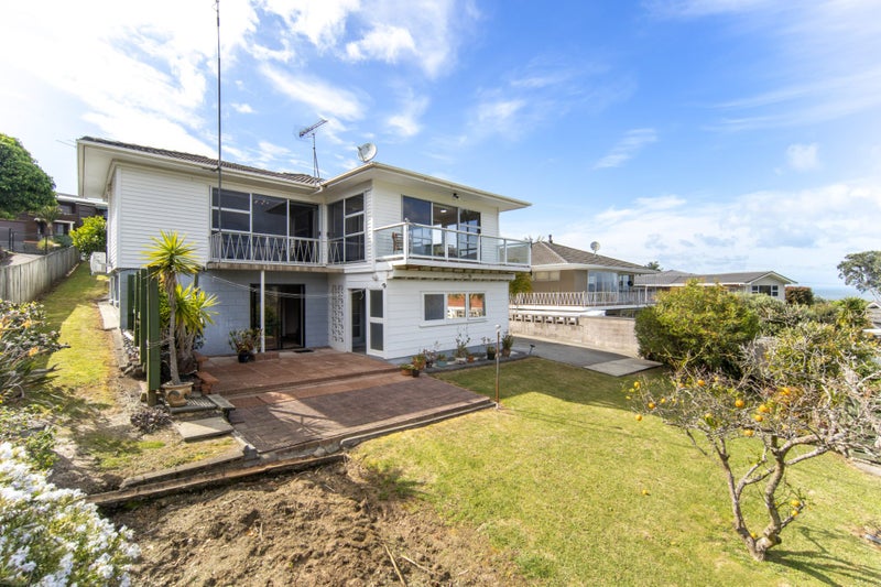 Elevated with Manukau Harbour Views64204809883907111