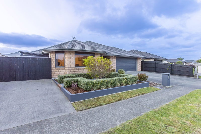 Polished. Brick with Style!64204809934339111