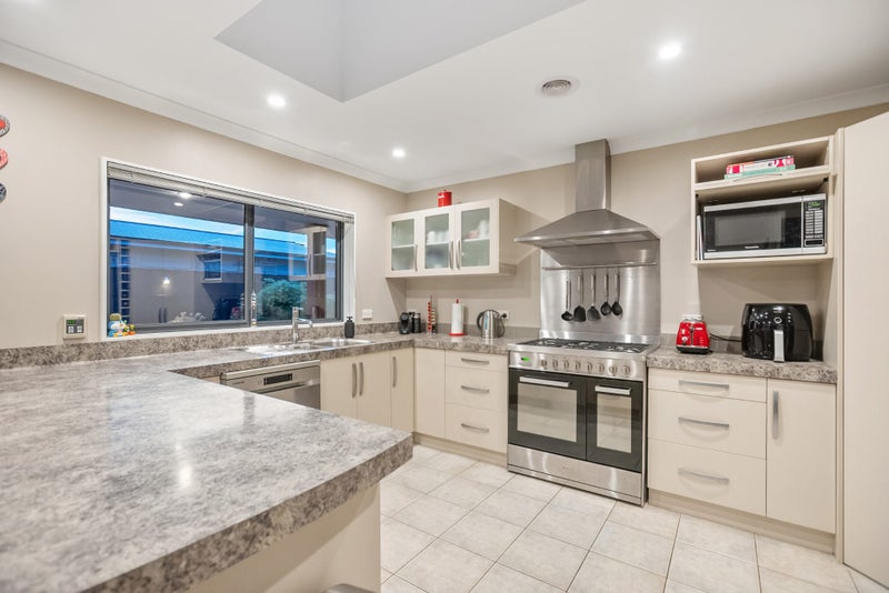 Polished. Brick with Style!64204809934339113