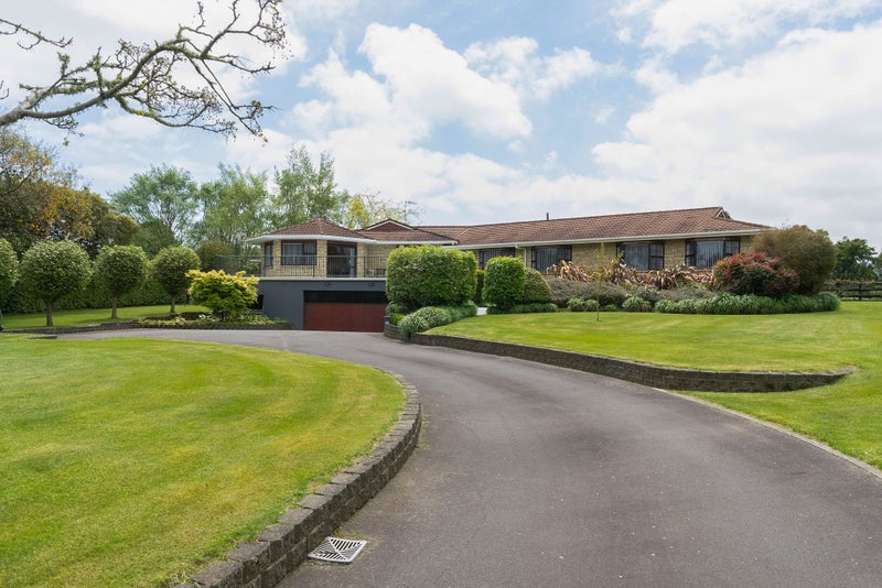 Strictly Sensational64205055005443113