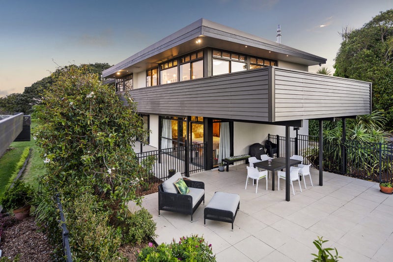 Iconic Design, Prime Location, Panoramic Views64438115408899111