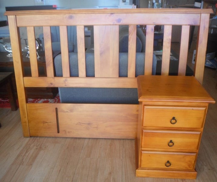 QUEEN HEADBOARD + PAIR OF BEDSIDES in NZ PINEWOOD [S] Carousel 1