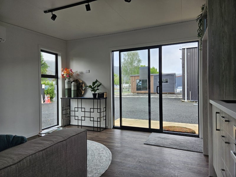 Self Contained Unit64206401716611114