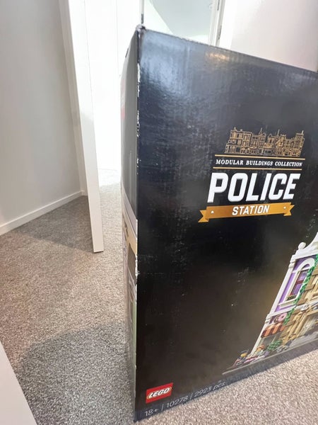 LEGO ICONS 10278 Police Station Brand New Carousel 20