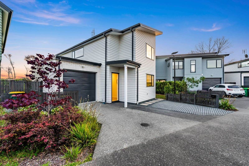 Reserve Front Family Home With Sea Views!64206405583875110