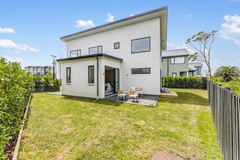 Reserve Front Family Home With Sea Views!64206405583875111