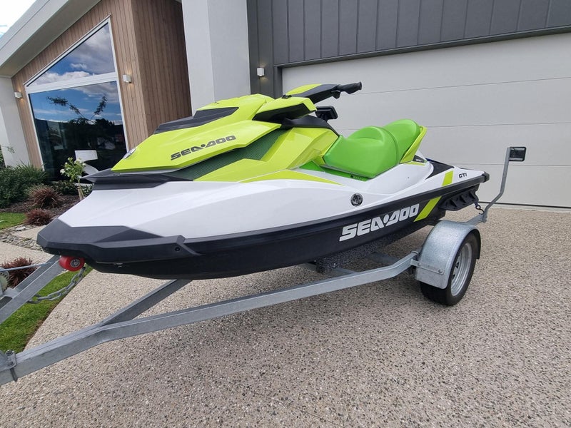2019 Sea Doo GTI90 with trailer - near new64206622122113113