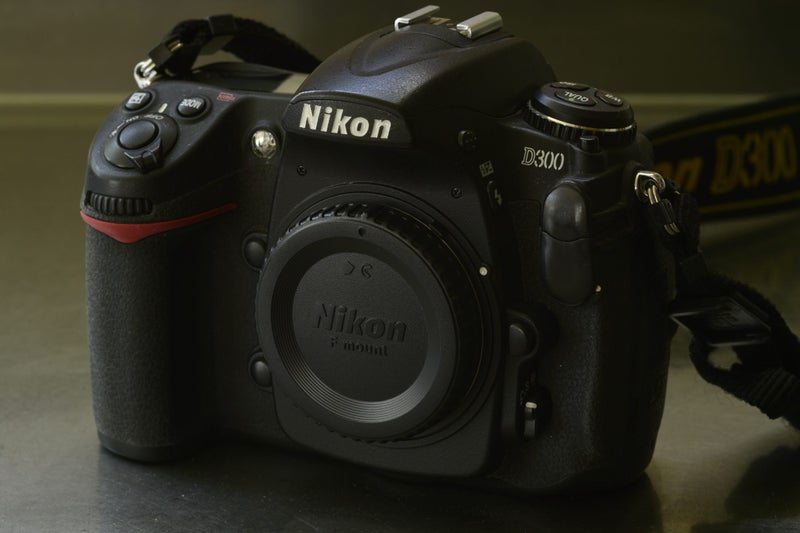 Nikon D300 DSLR Camera Body with two Batteries and Charger (5895 Shutter Count)64371430097155110