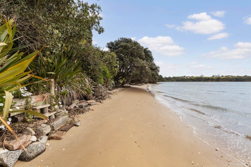 Ultimate Beachside Escape – Live, Relax or Earn!64208338997762111