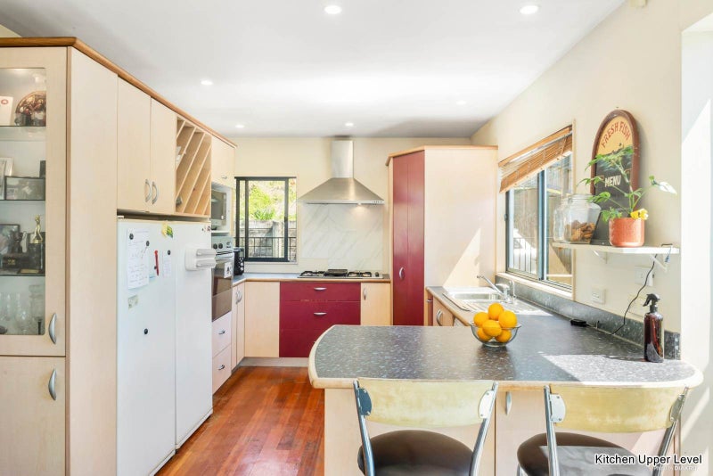 Opportunity with Harbour Glimpses & North-Facing64212427902338111