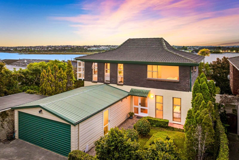 Exceptional Solid Home - Breath taking Sea Views!64212427978499110