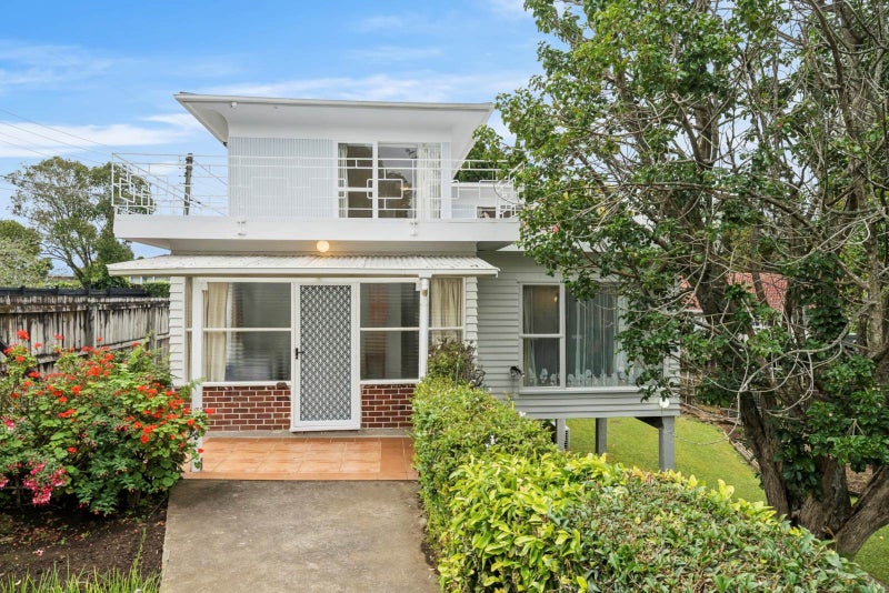 First Time on the Market since 199464212427996034110