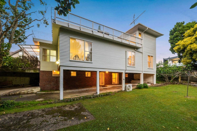 First Time on the Market since 199464212427996034112