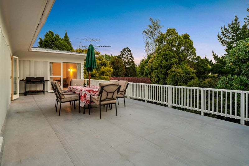 First Time on the Market since 199464212427996034114