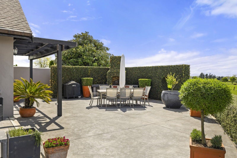 Breathtaking Views in Stand Out Location64215965287554112