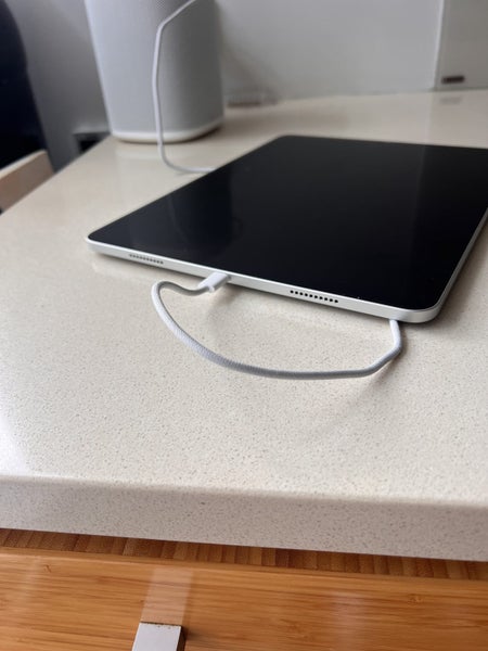 Apple iPad Pro 12.9” (Wi-Fi 256GB Silver) + Magic Keyboard (White) Carousel 11