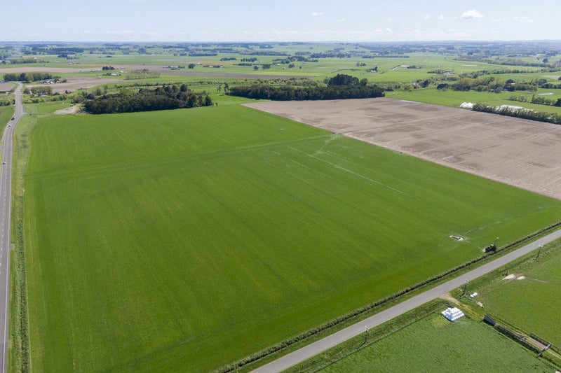 Highly Productive Soils, Highly Attractive Environ64216922241539110