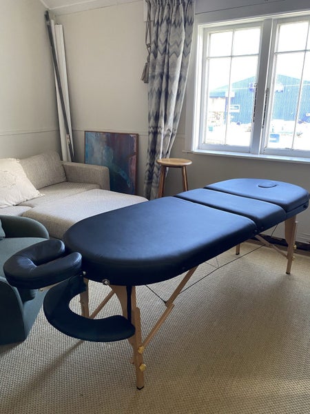 Tahiti portable massage table - Salon quality with carry bag (Masterton) Carousel 1