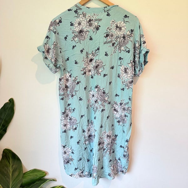 Resort Size M Light Blue Floral Dress Carousel 4