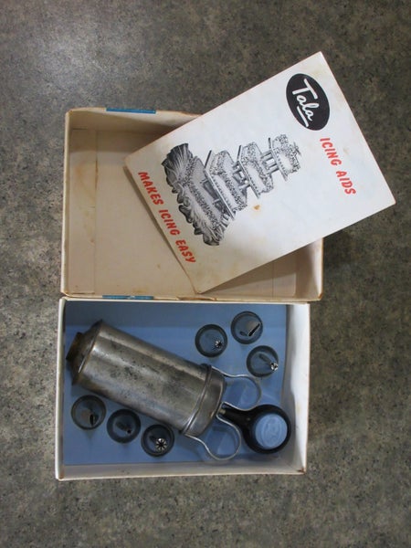 Vintage Icing Set Complete Carousel 1