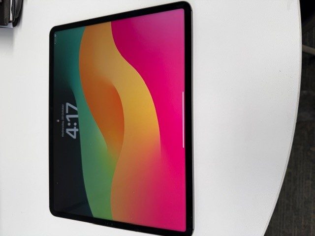 iPad Pro (12.9 inch) (5th Generation)64218878325249111