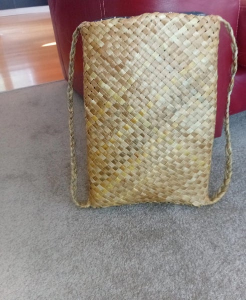 Nz Flax backpack Carousel 2