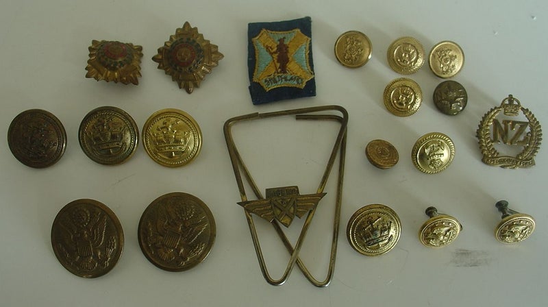 Military Badges and Buttons Mixed Lot of 20 Items Carousel 1