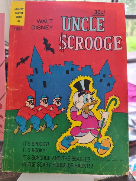 Walt Disney G657 book 1976 publish in Australia good 30cent Carousel 1