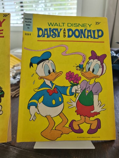 Walt Disney g644 book 1976 publish in Australia v/good 25cent Carousel 1