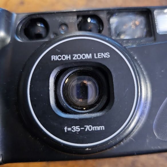 RICOH RZ-700 35 mm CAMERA IN WORKING ORDER. Carousel 2